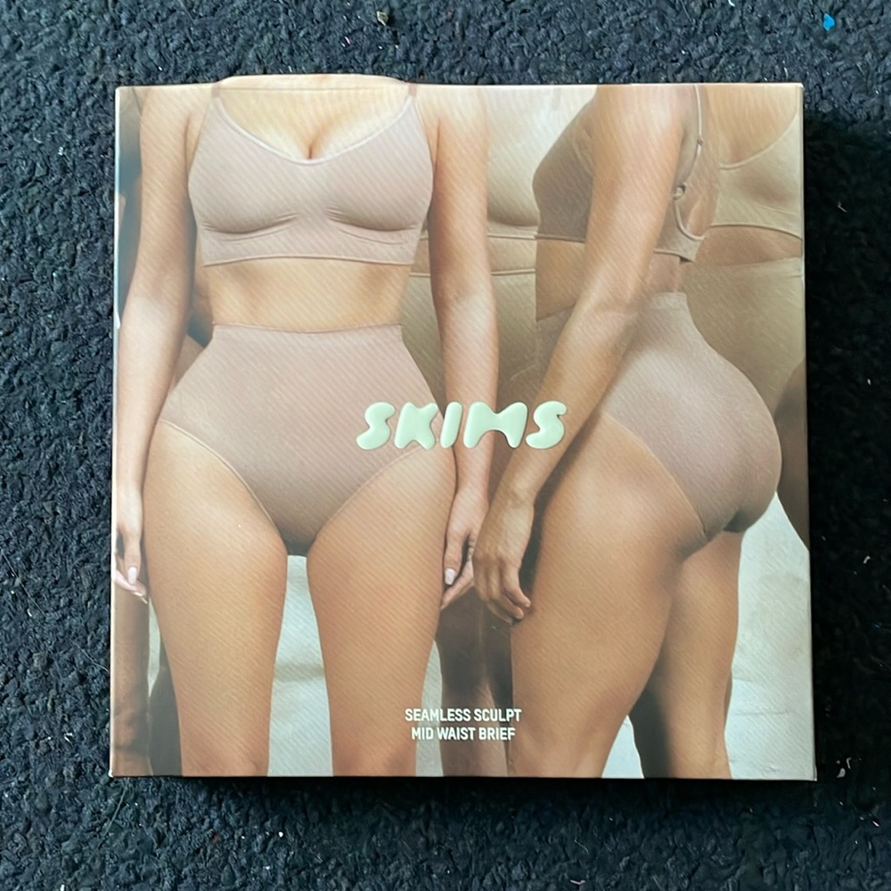 Seamless sculpt mid waist brief